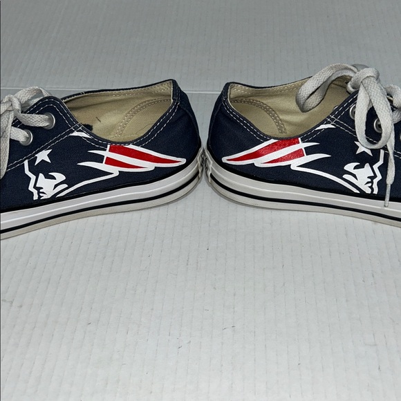 Converse x New England Patriots Sneakers - Unisex Mens 7.5 / Women’s 9.5 - Picture 5 of 10